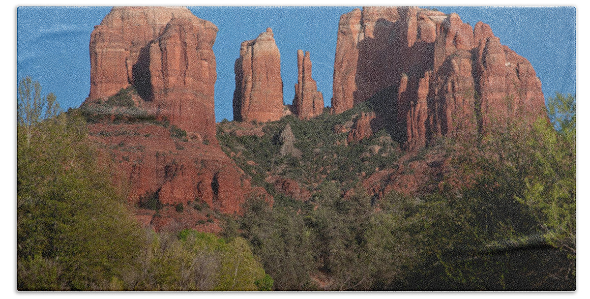 Sedona Hand Towel featuring the photograph Cathedral Rock by Suzanne Stout