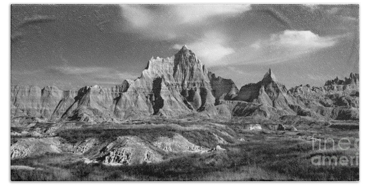 Badlands Bath Towel featuring the photograph Cedar Pass, Badlands National Park bw by Jerry Fornarotto