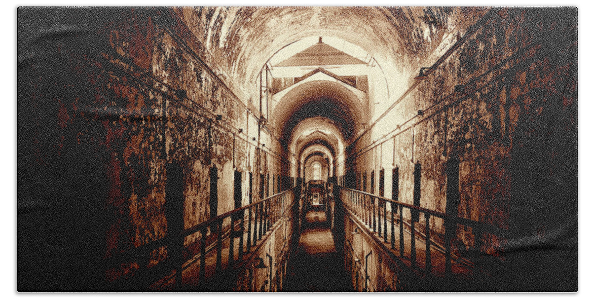 Eastern State Penitentiary Bath Towel featuring the photograph Cell Block Row by Paul W Faust - Impressions of Light
