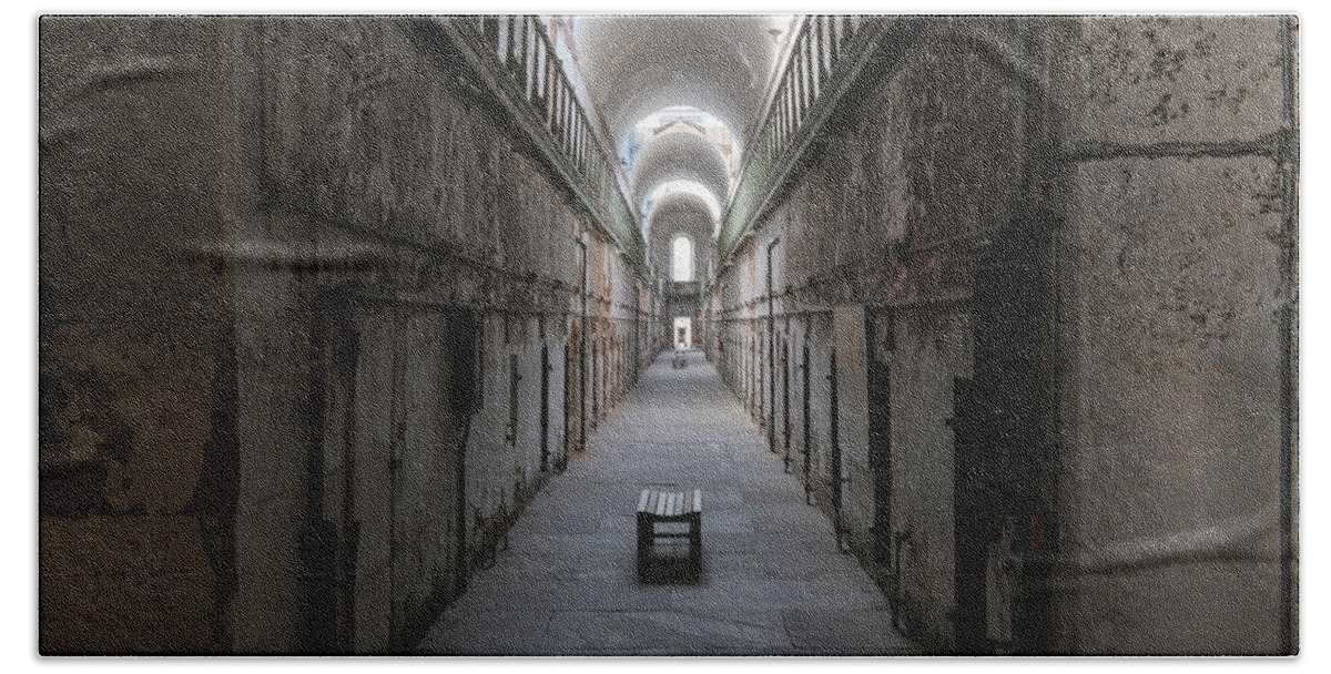 Eastern State Penitentiary Bath Towel featuring the photograph Cellblock 7 by Tom Singleton