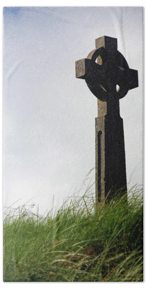 Irish Bath Towel featuring the photograph Celtic Cross At Derrynane by Aidan Moran
