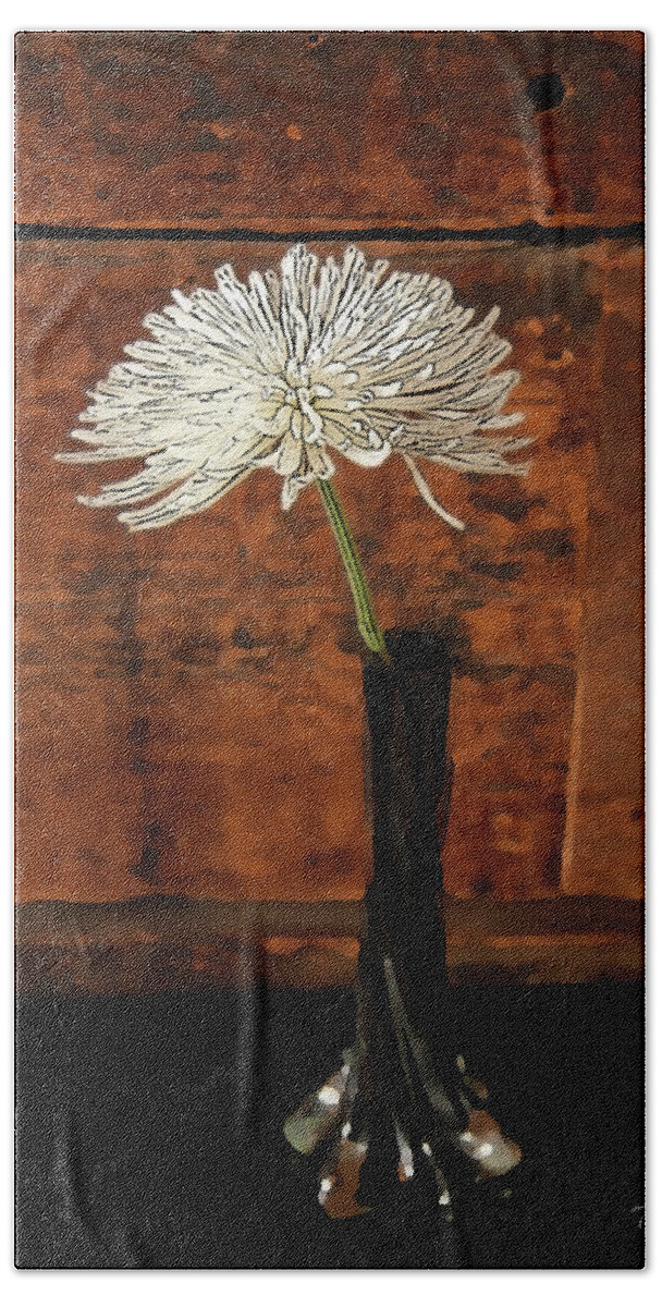 Flower Hand Towel featuring the photograph Centerpiece by Terri Harper
