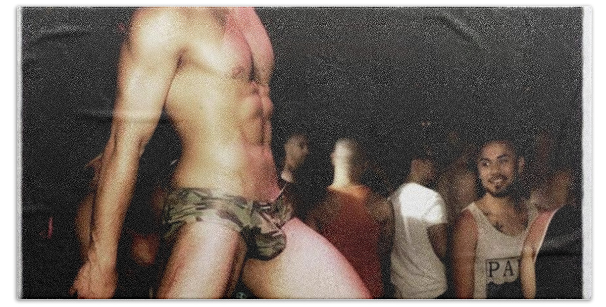 Throwbackthursday Bath Towel featuring the photograph Chad Stewart. At A Gogo Boy Appearance by Mr Photojimsf