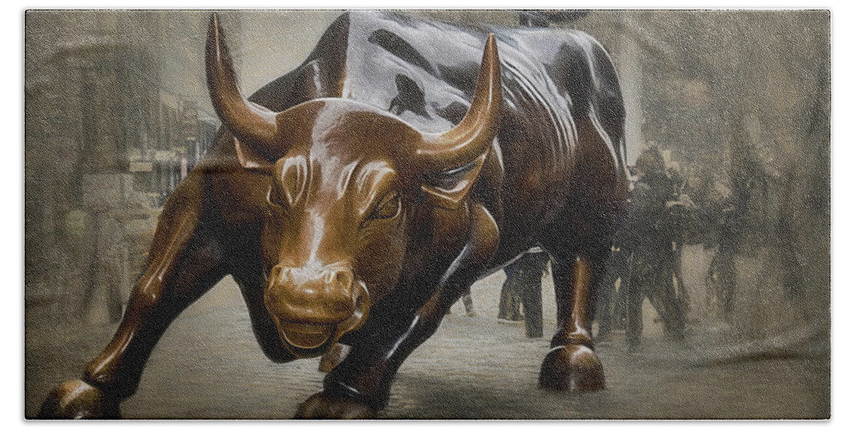 New York Bull Bath Towel featuring the photograph Charging Bull by Dyle Warren