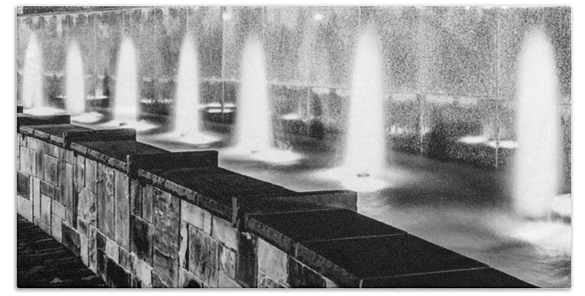 America Bath Towel featuring the photograph Charlotte Fountain Black and White Panorama Photo by Paul Velgos
