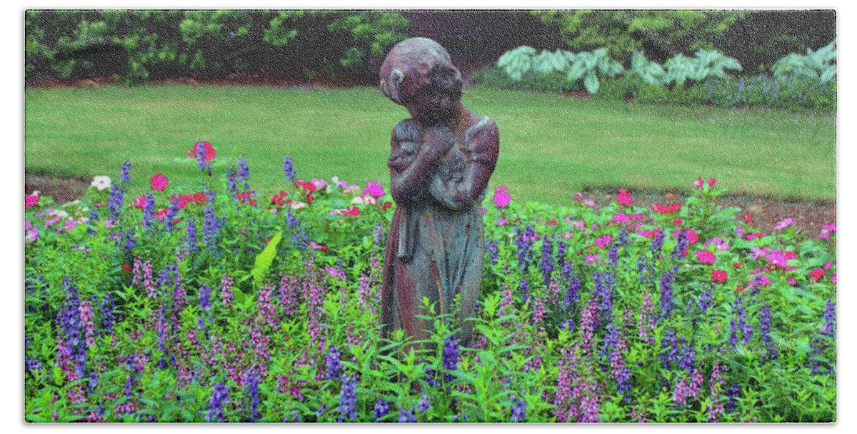 Figurative Bath Towel featuring the photograph Child With Her Pet Statue by Cynthia Guinn