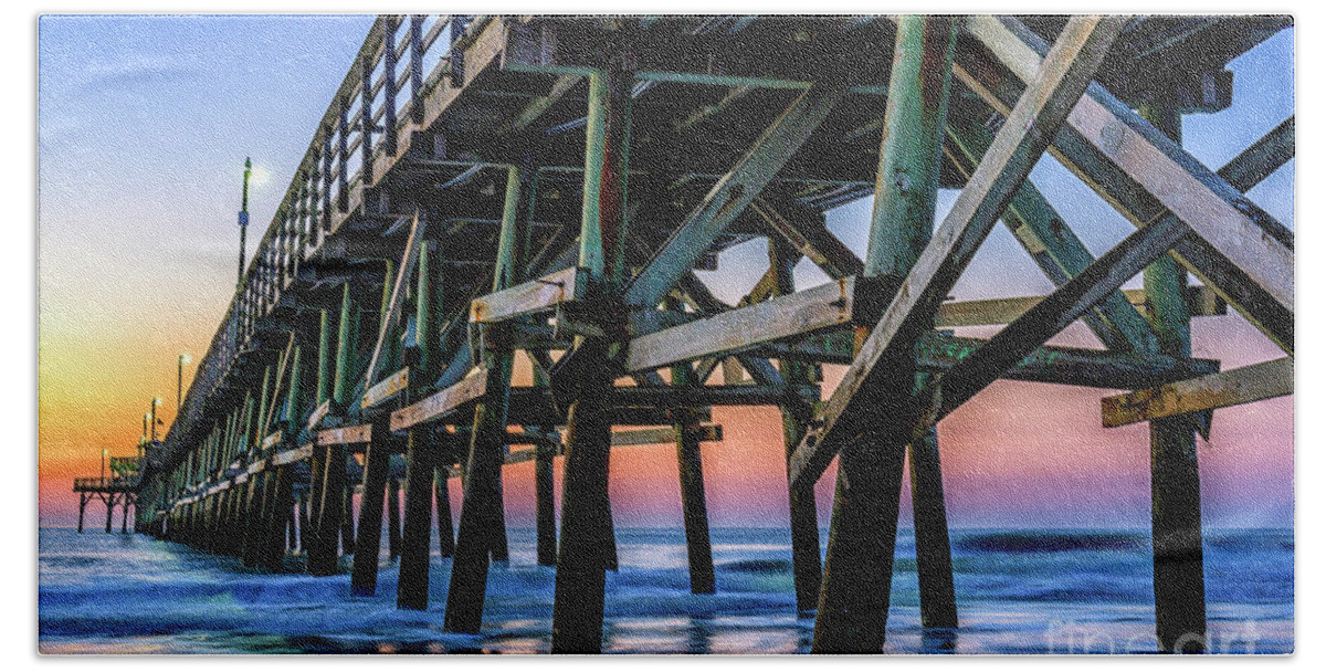 Pier Bath Towel featuring the photograph Christmas Day Sunrise at the Pier #2 by David Smith