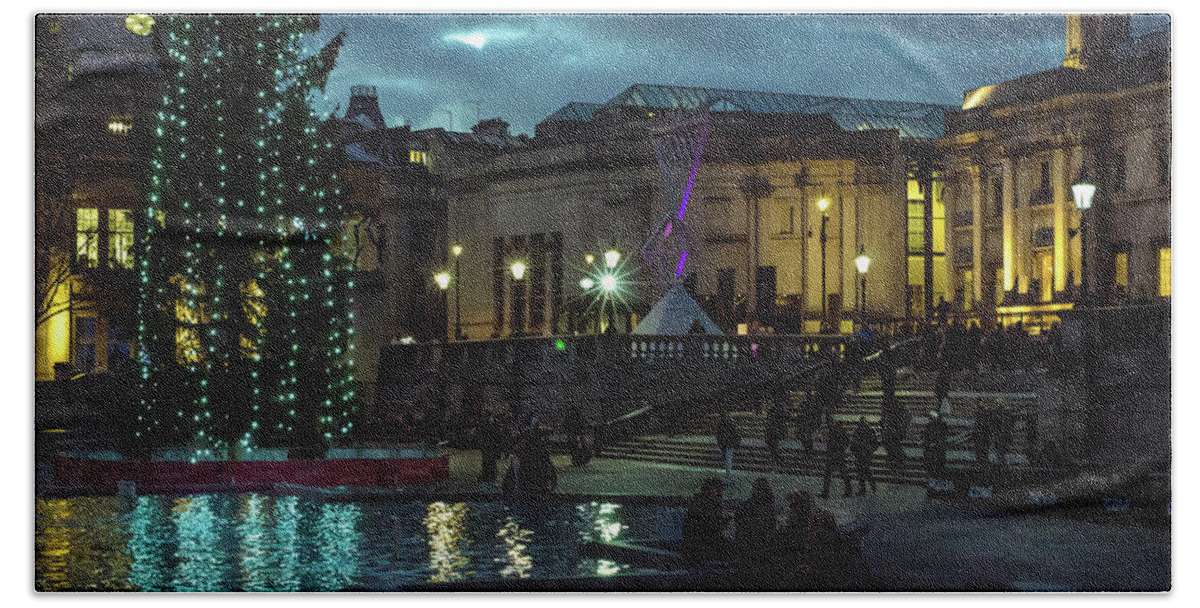 Merry Christmas Bath Towel featuring the photograph Christmas In Trafalgar Square, London 2 by Perry Rodriguez