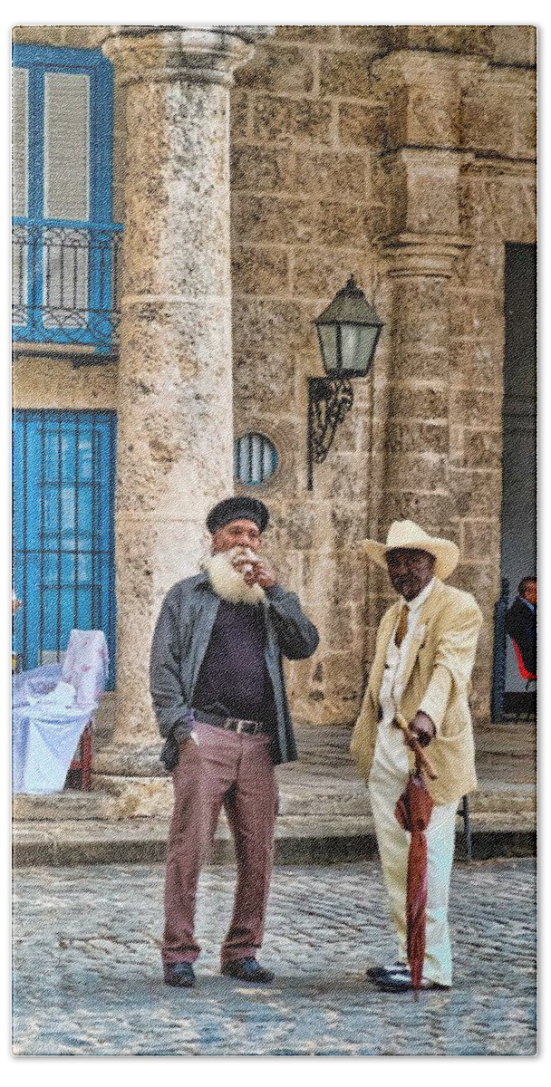 Confident Bath Towel featuring the photograph Cigar Men in Cuba by Roberta Kayne