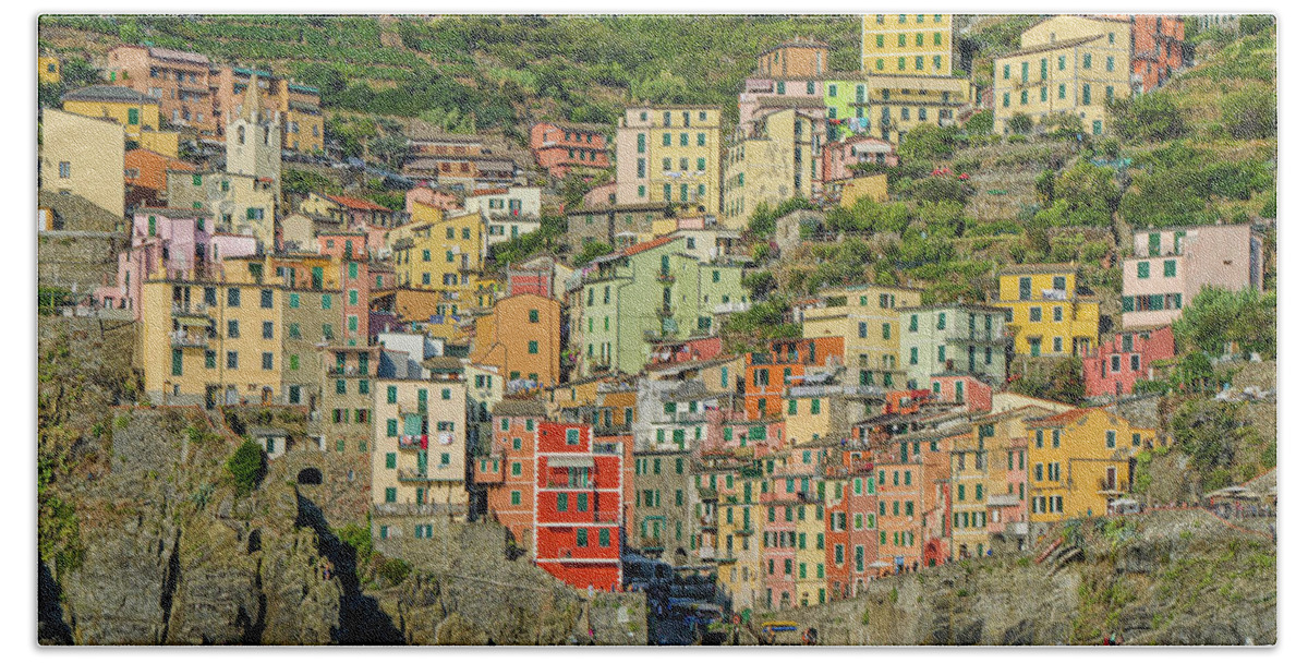 Cinque Terre Bath Towel featuring the photograph Cinque Terre, Italy by Maria Rabinky