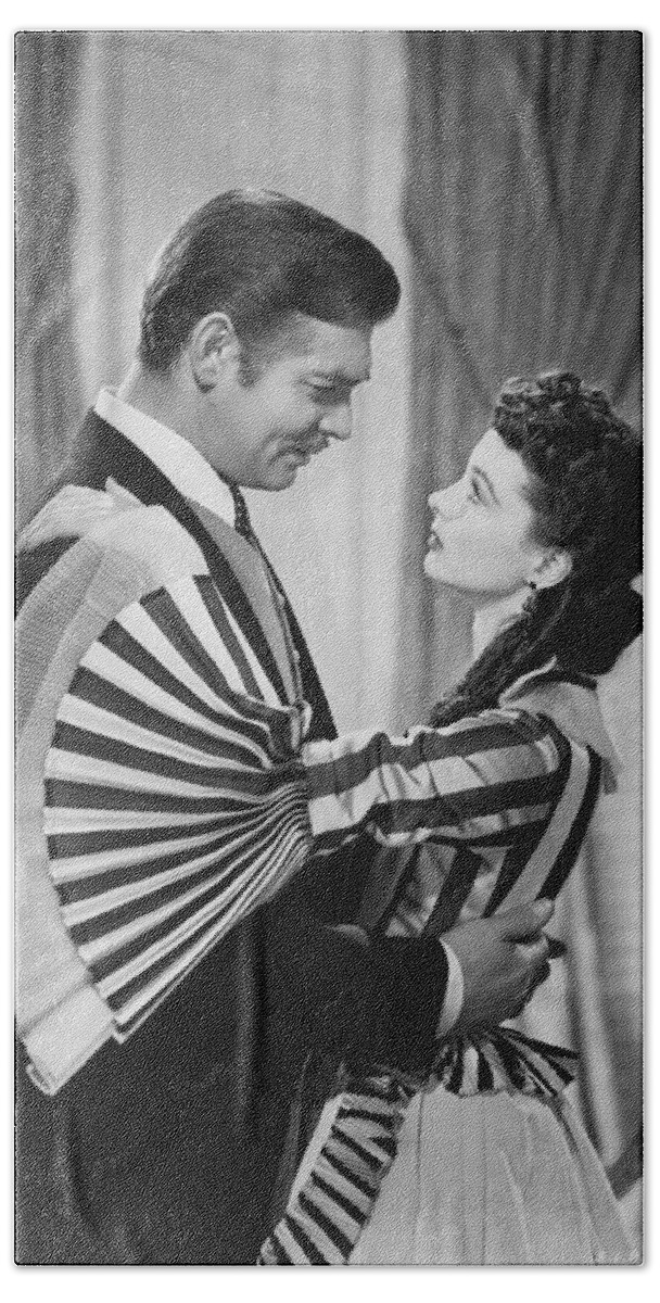 1930s Hand Towel featuring the photograph Clark Gable And Vivien Leigh by Underwood Archives
