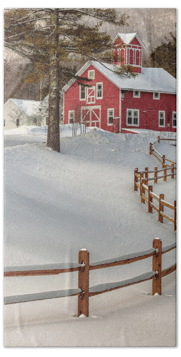 Barn Bath Towel featuring the photograph Classic Vermont Barn by Rod Best