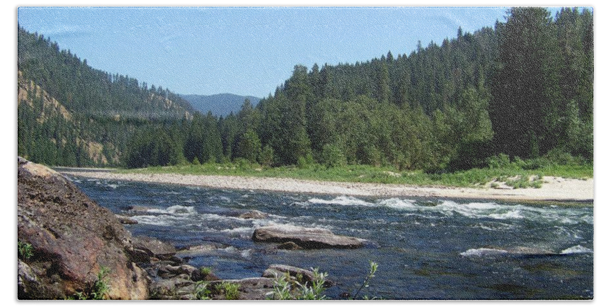 Rivers Bath Towel featuring the photograph Clearwater River 2 by Charles Robinson