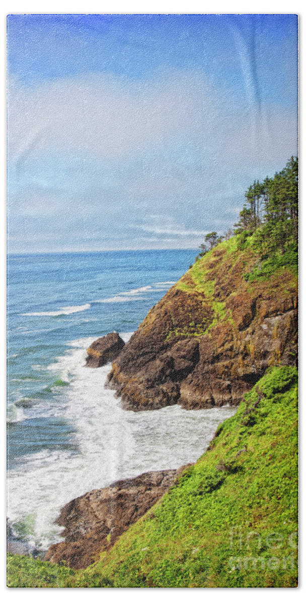 Coast Bath Towel featuring the photograph Coastal View from North Head by Lincoln Rogers
