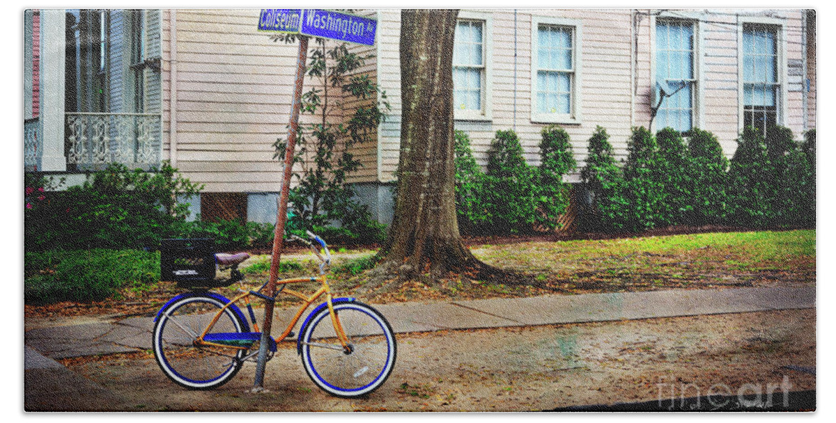 Louisiana Hand Towel featuring the photograph Coliseum-Washington Bicycle by Craig J Satterlee