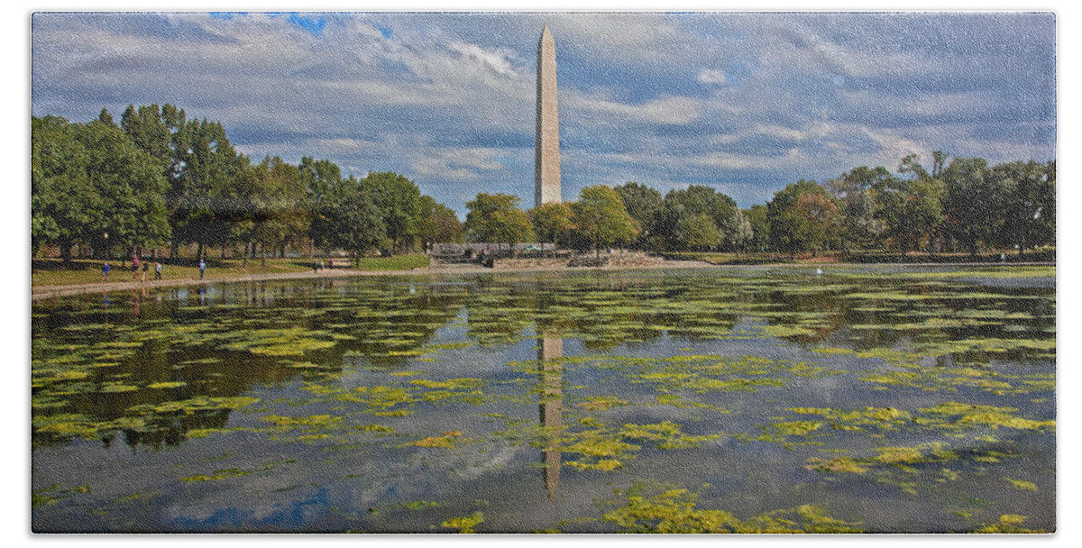 Washington Monument Bath Towel featuring the photograph Constitution Gardens Pond by Suzanne Stout
