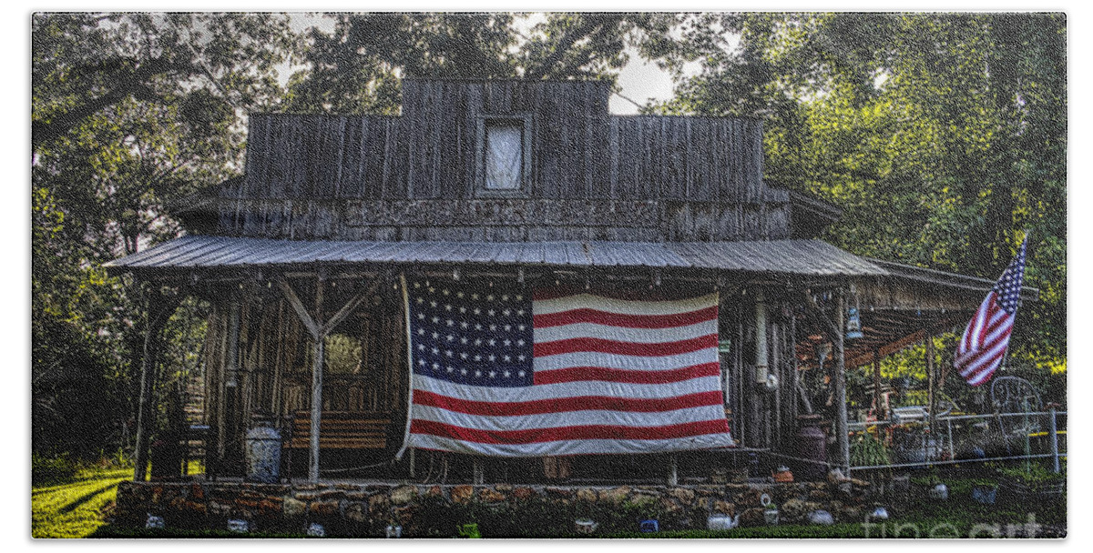 Country Store Bath Towel featuring the photograph Country Store by Bob Hislop