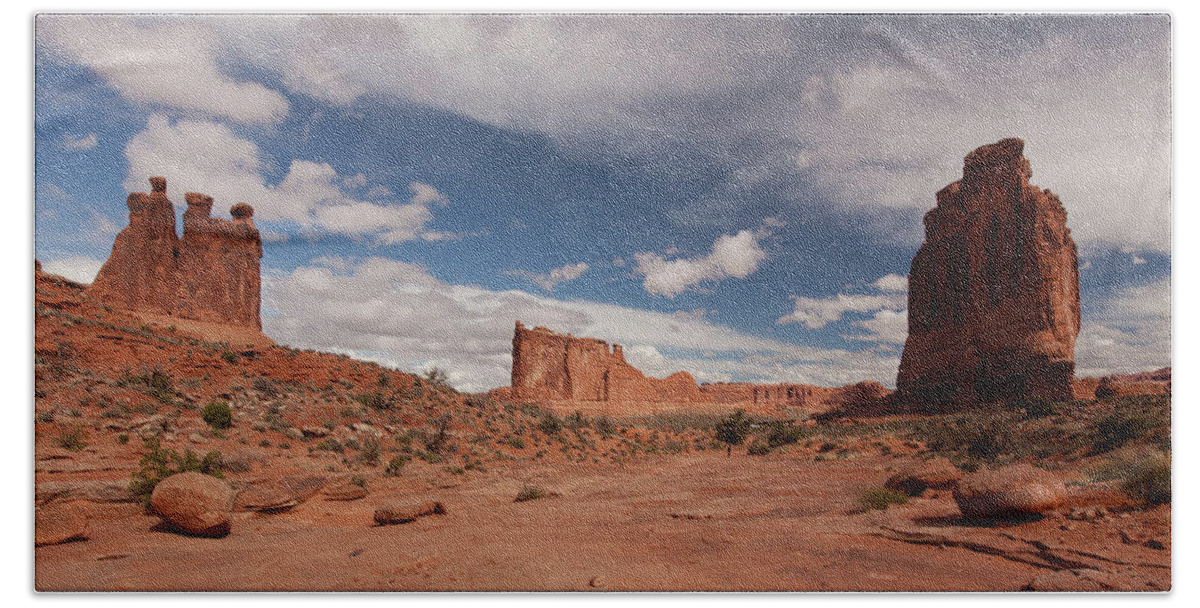 Moab Hand Towel featuring the photograph Courthouse Towers and The Three Gossips by Alan Vance Ley