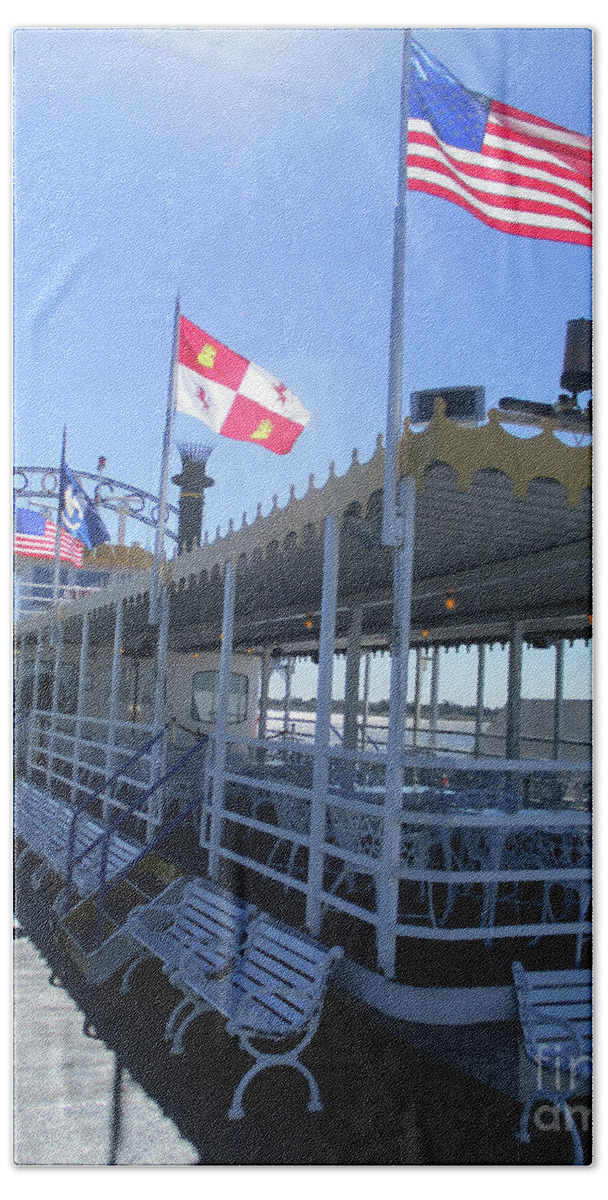 Paddlewheeler Bath Towel featuring the photograph Creole Queen by Randall Weidner