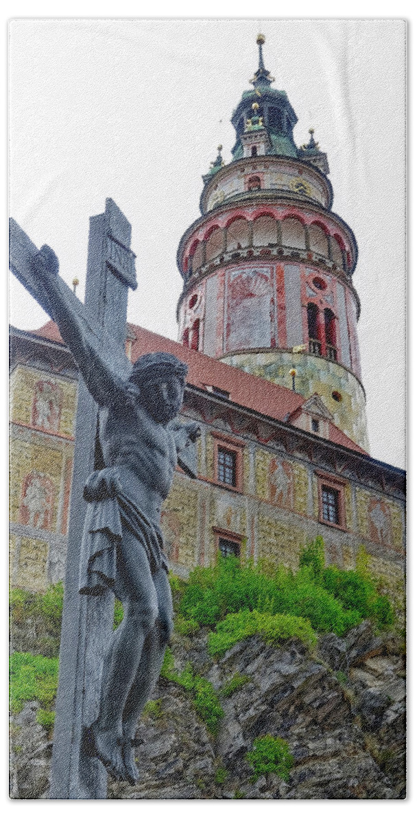 Crucifix Bath Towel featuring the photograph Crucifix With Cesky Krumlov Castle In The Background by Rick Rosenshein