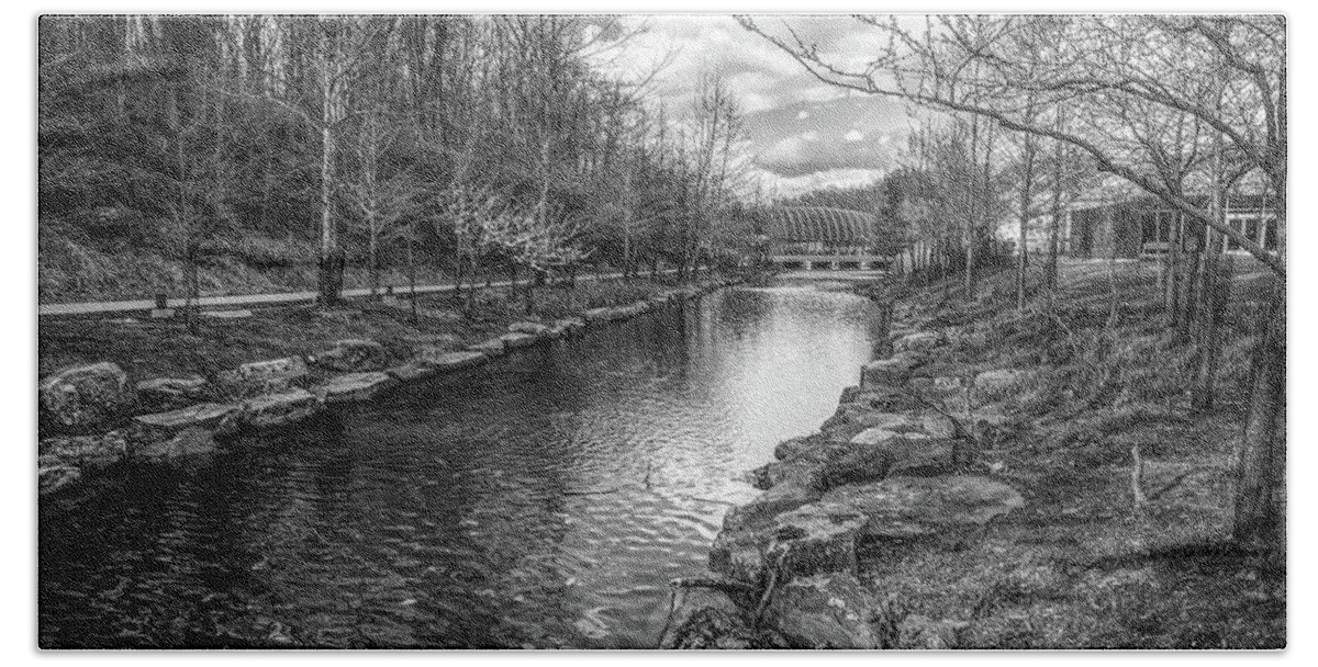 Crystal Bridges Museum Of American Art Hand Towel featuring the photograph Crystal Bridges Museum River Trail - Bentonville Arkansas BW by Gregory Ballos