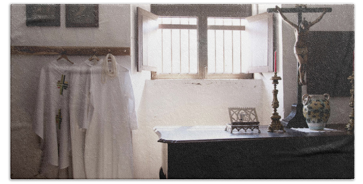 Church Bath Towel featuring the photograph Cuban Church by David Chasey