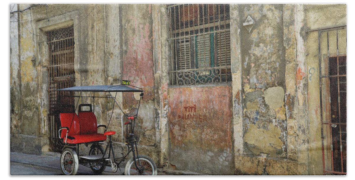 Cuba Hand Towel featuring the photograph Cuban Uber by Mary Buck
