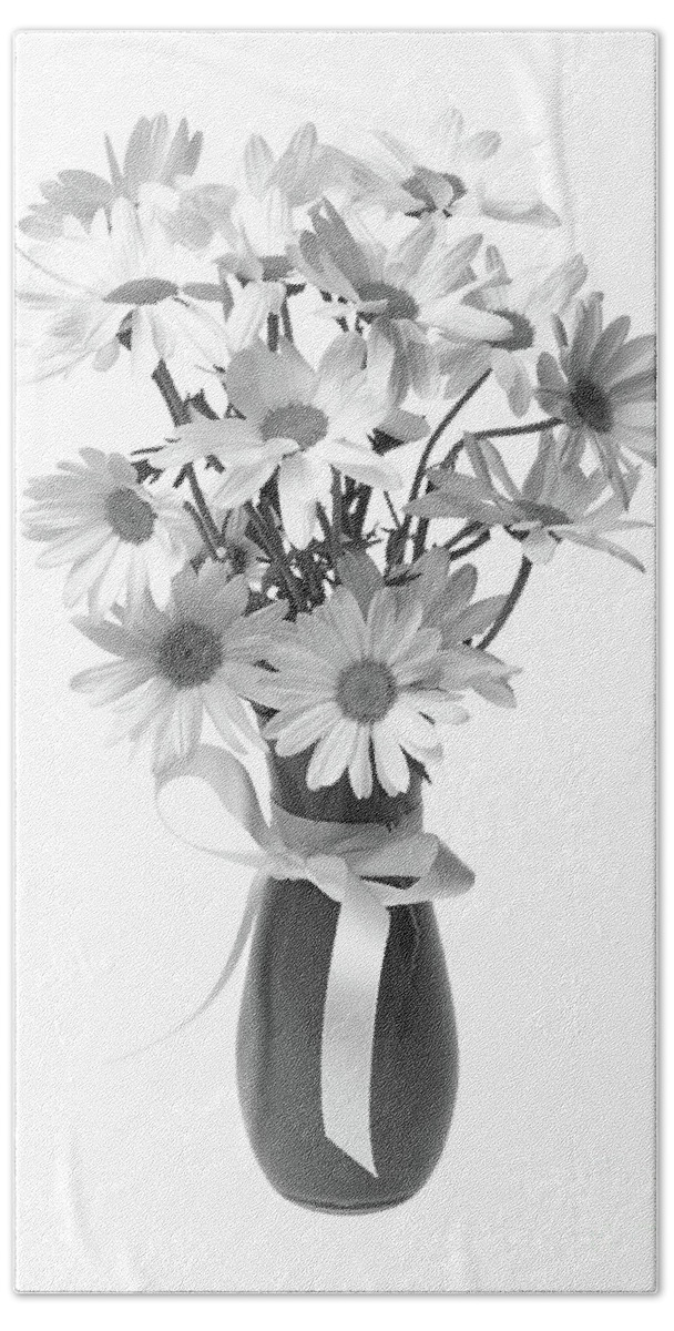 Daisies In A Vase Bath Towel featuring the photograph Daisies in a Vase by Olga Hamilton