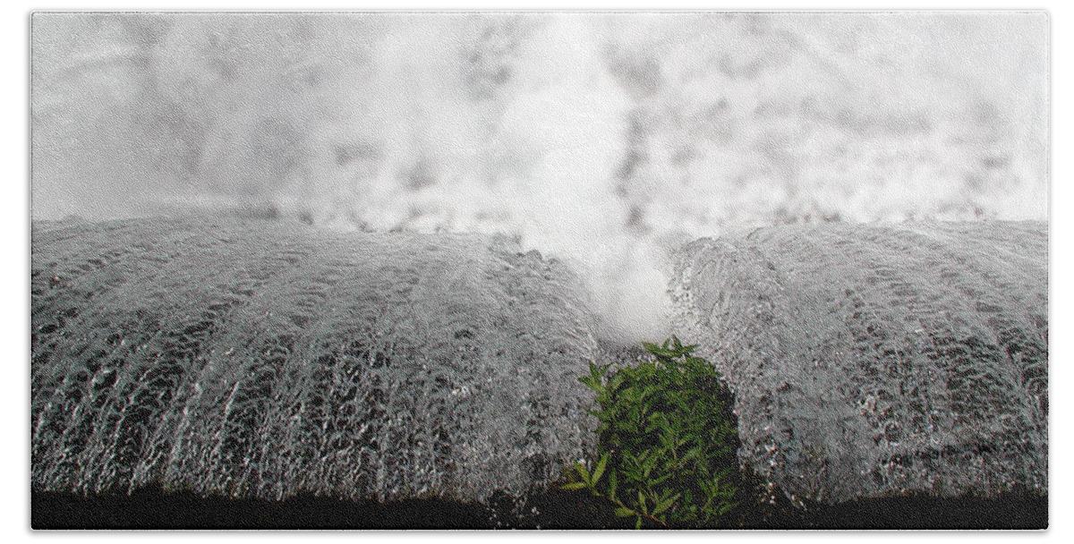 Cascading Water Bath Towel featuring the photograph Dam At Mammoth Spring by DArcy Evans