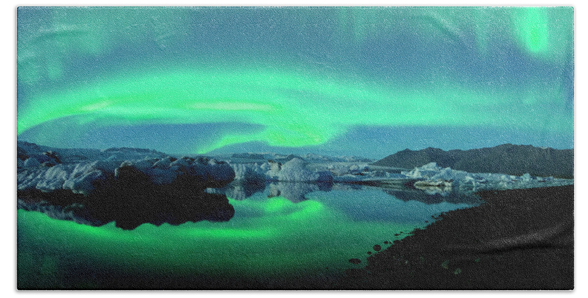 Auroras Bath Towel featuring the photograph Dancing Auroras Jokulsarlon Iceland by Brad Scott