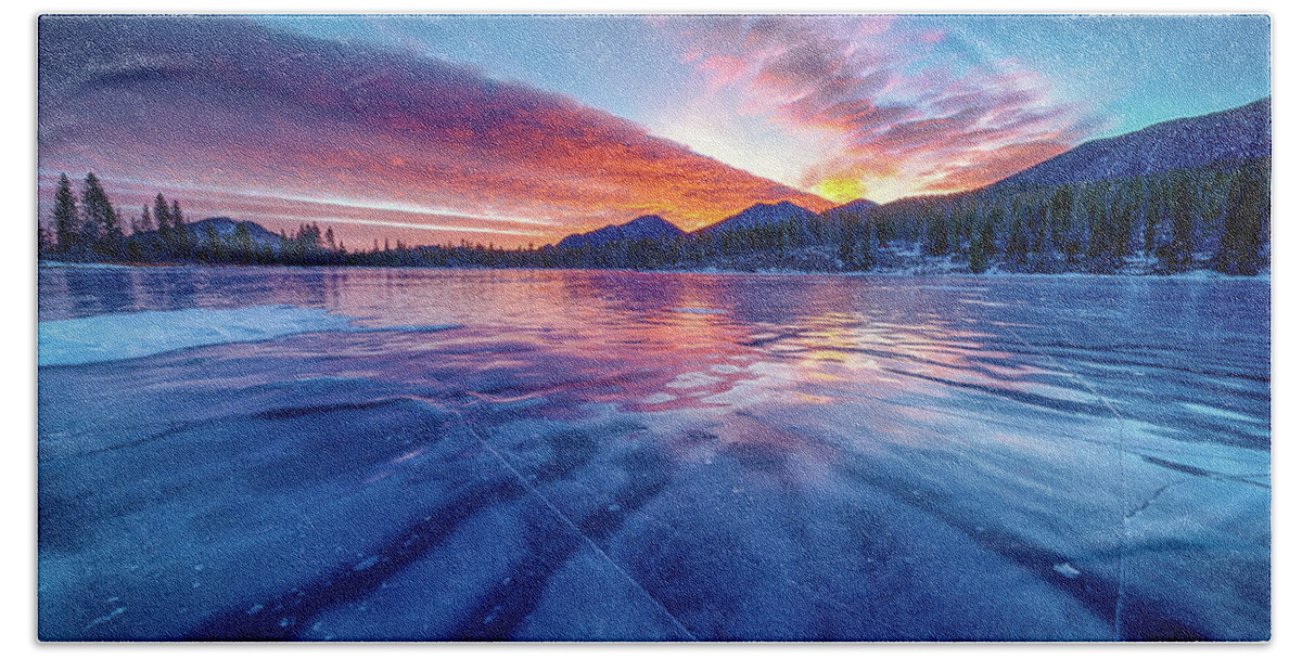 Lake Bath Towel featuring the photograph Dave Soldano Sprague Lake Frozen Sunrise by David Soldano