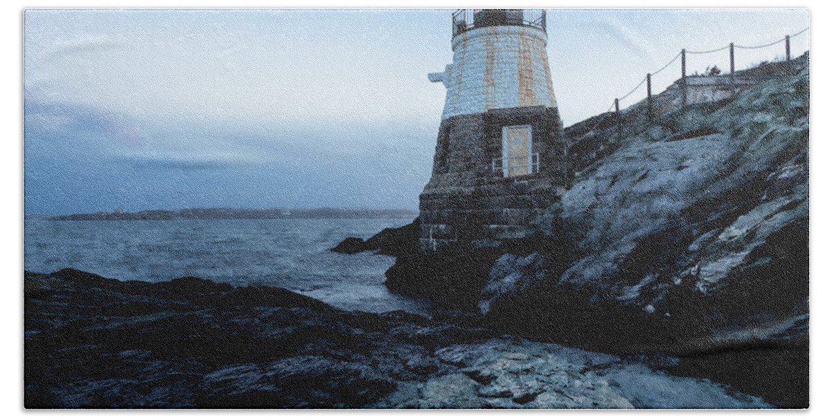 Andrew Pacheco Bath Towel featuring the photograph Dawn at Castle Hill Lighthouse by Andrew Pacheco