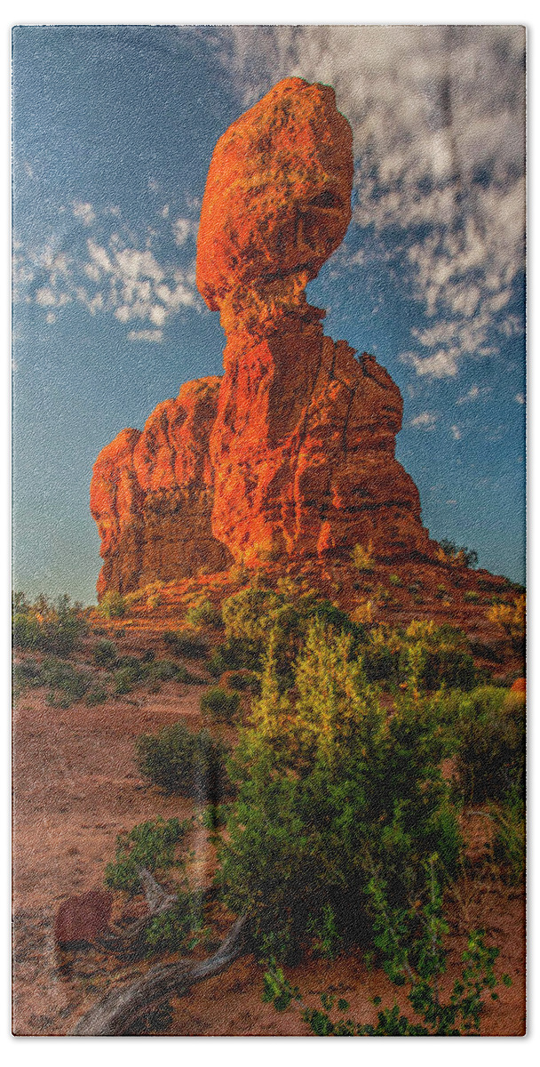 Arches Hand Towel featuring the photograph Dawn's Early Light by Doug Scrima