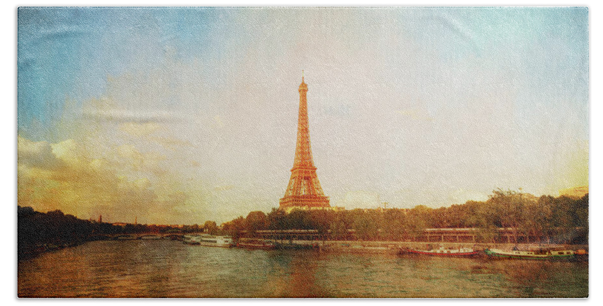 Eiffel Tower Bath Towel featuring the photograph Daydreaming by Melanie Alexandra Price