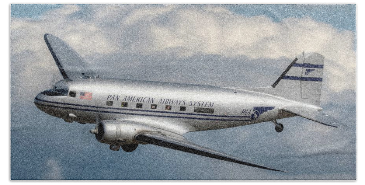 Douglas Dc-3 Hand Towel featuring the photograph Dc-3 by Jeff Cook