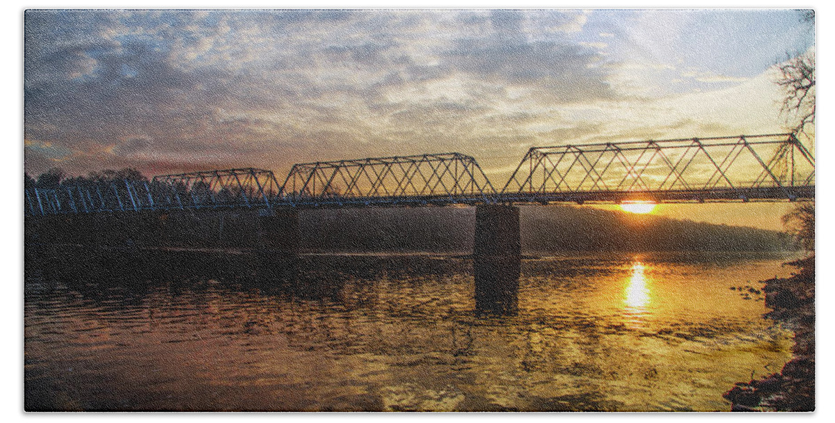 Delaware Bath Towel featuring the photograph Delaware River Sunrise - Washingtons Crossing by Bill Cannon
