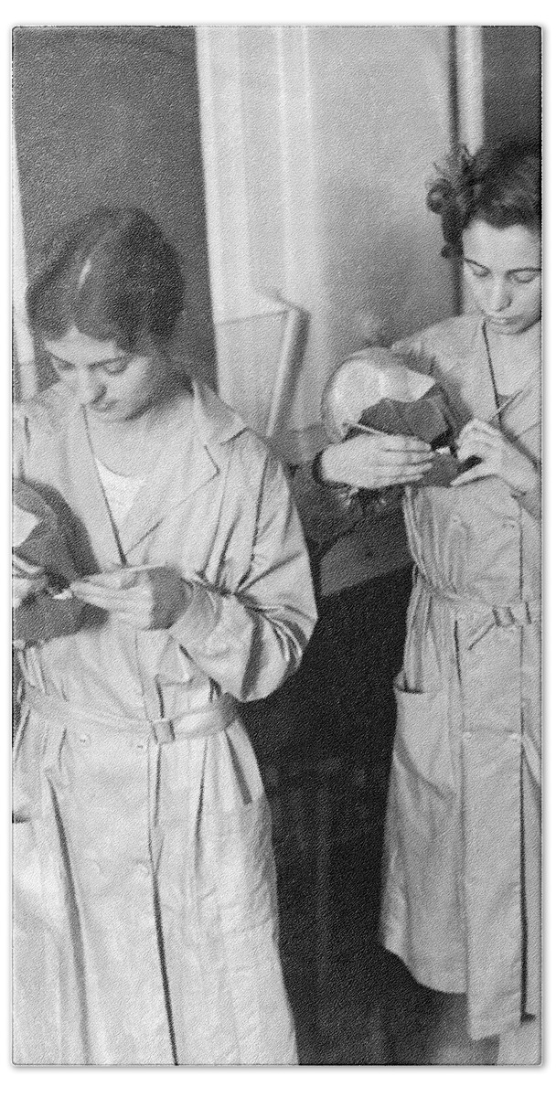 1920s Bath Towel featuring the photograph Dental Students At Work by Underwood Archives