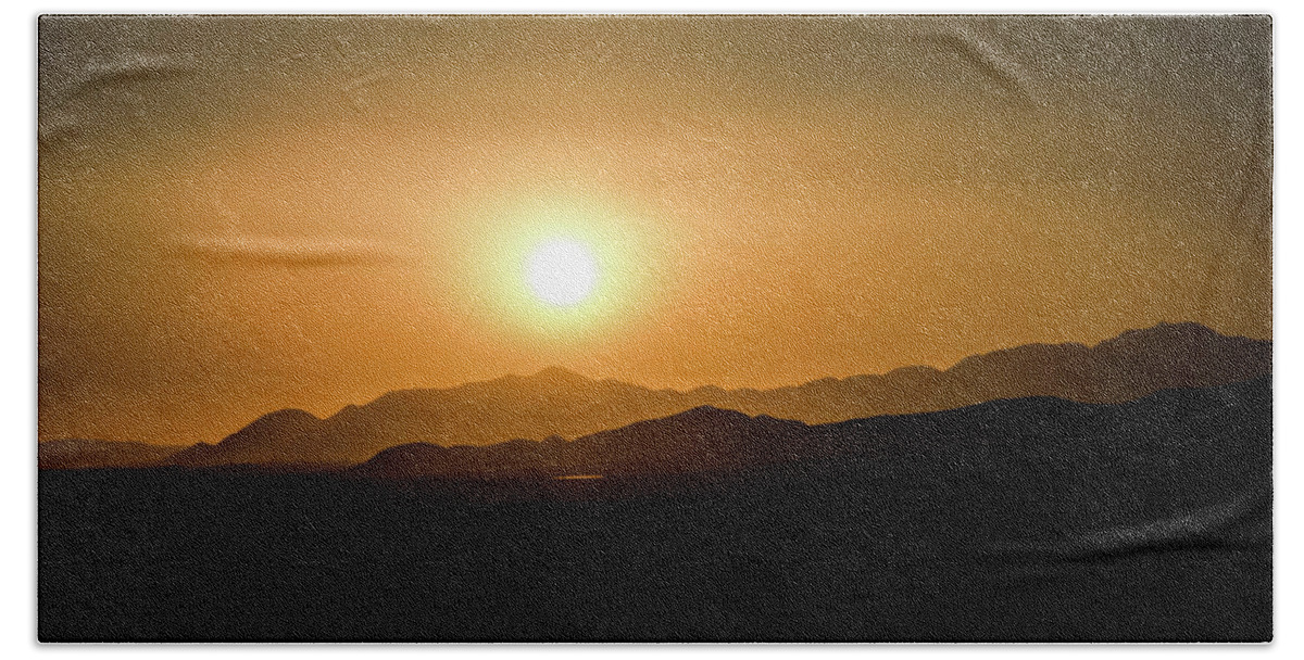 Landscape Desert Mountains Sunset Arizona Bath Towel featuring the photograph Desert Mountain Sunset by William Kimble