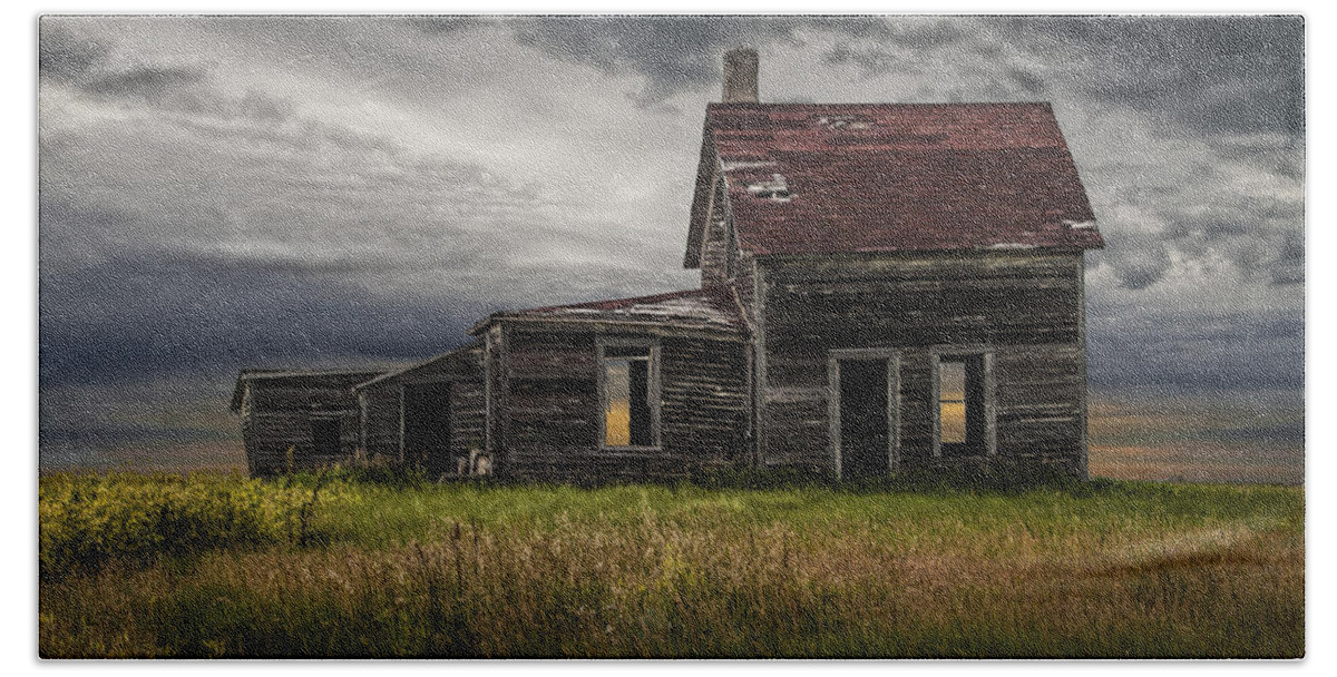 Farm Bath Towel featuring the photograph Deserted Dilapidated Prairie Farm House by Randall Nyhof