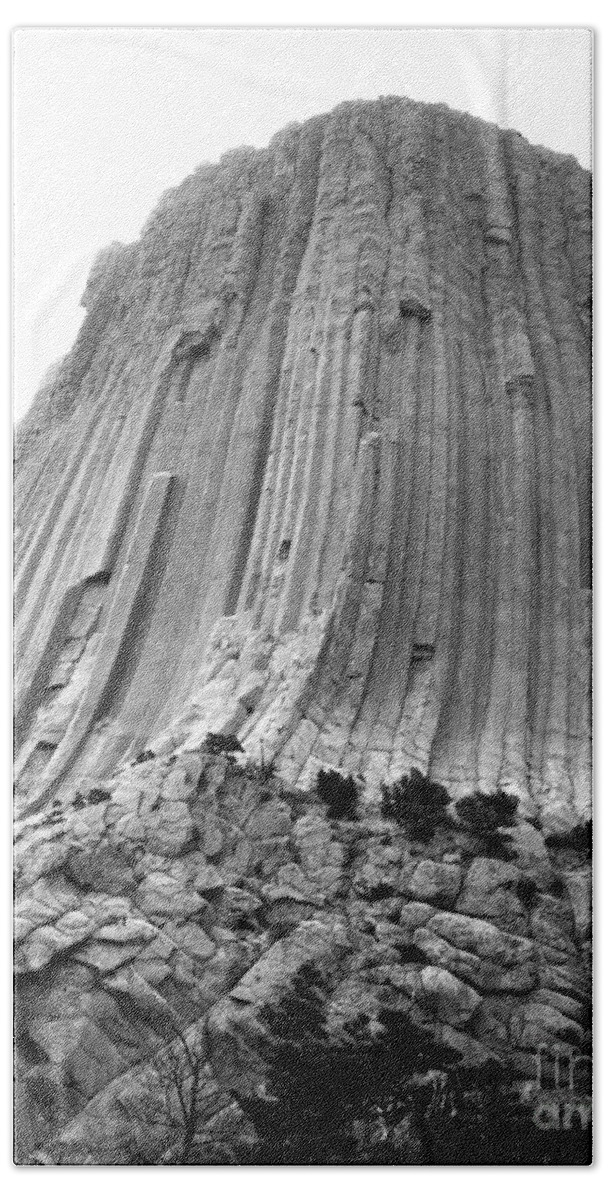 Devil's Tower Bath Towel featuring the photograph Devils Tower Up Close by Kimberly Blom-Roemer