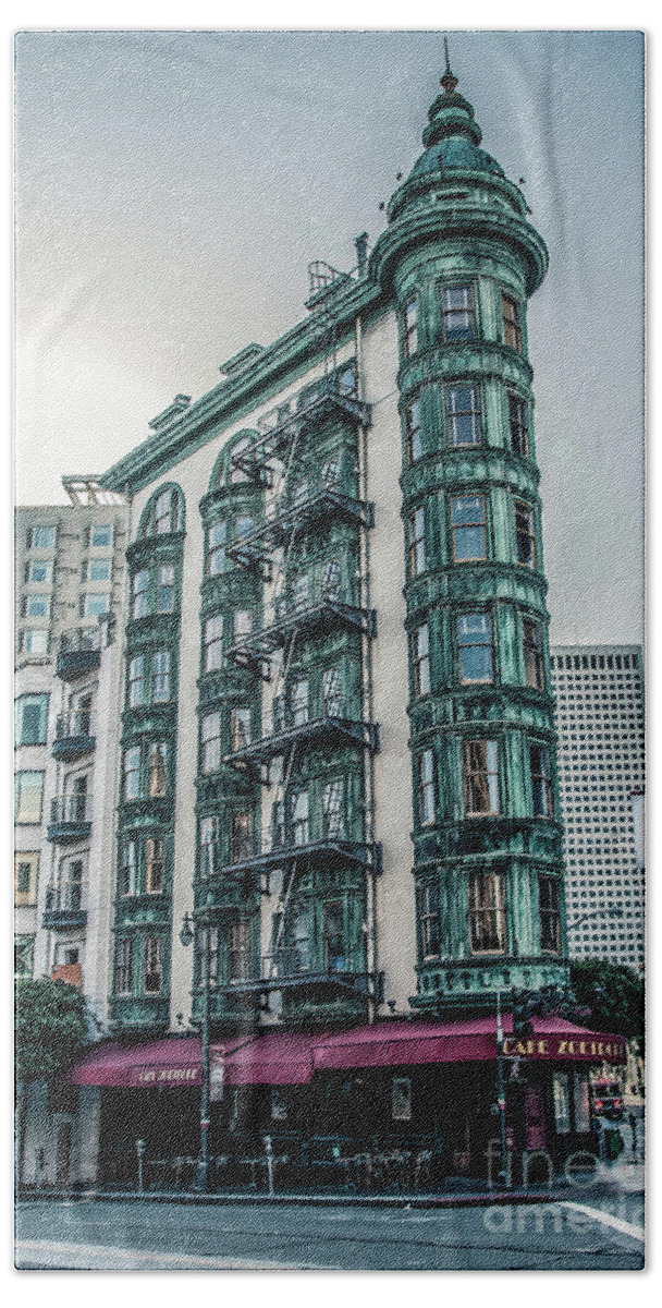 Buildings Hand Towel featuring the photograph Dez 2016. San Francisco, USA - Old copper-green Columbus tower o by Amanda Mohler
