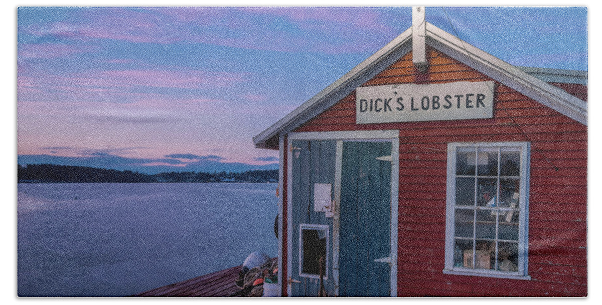 Maine Bath Towel featuring the photograph Dicks Lobsters - Crabs Shack in Maine by Ranjay Mitra