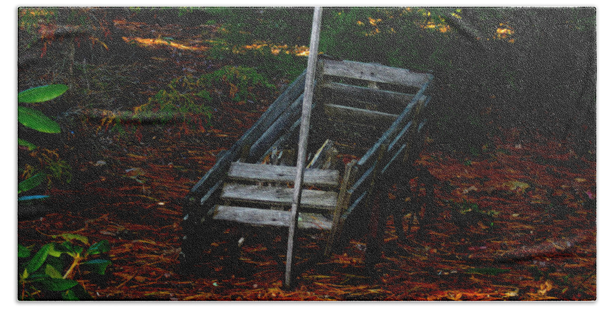 Nature Bath Towel featuring the photograph Dilapidated Wagon by Robert Morin