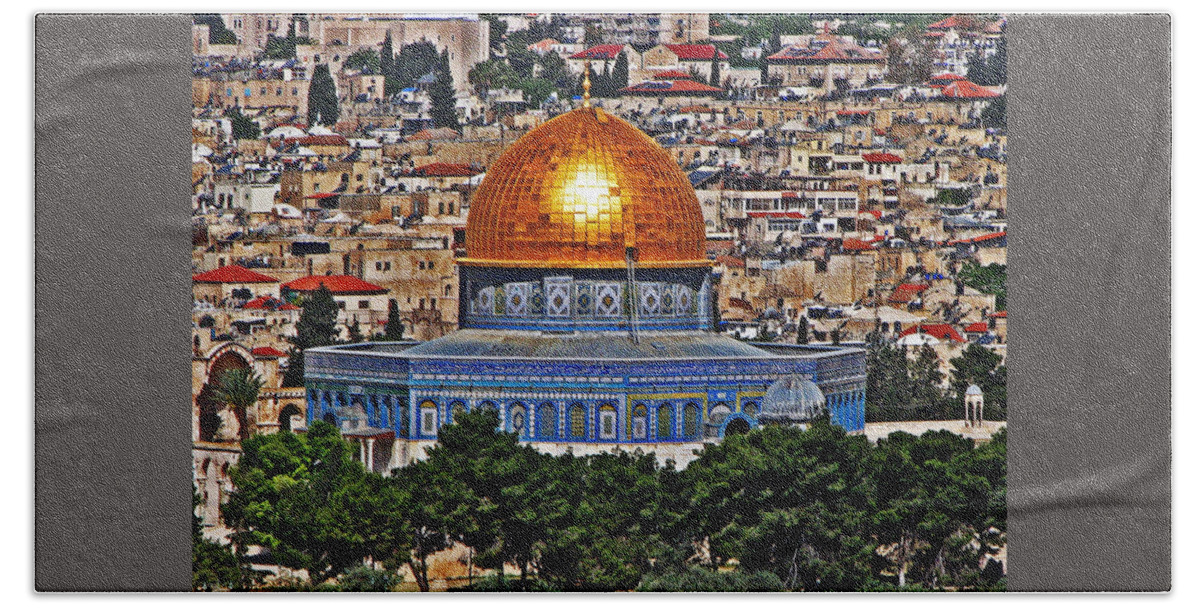 Jerusalem Hand Towel featuring the photograph Dome of the Rock by T Guy Spencer