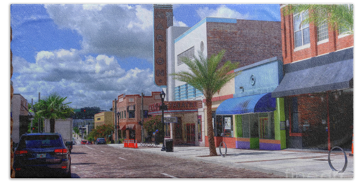 Ocala Bath Towel featuring the photograph Downtown Ocala Theatre by Ules Barnwell