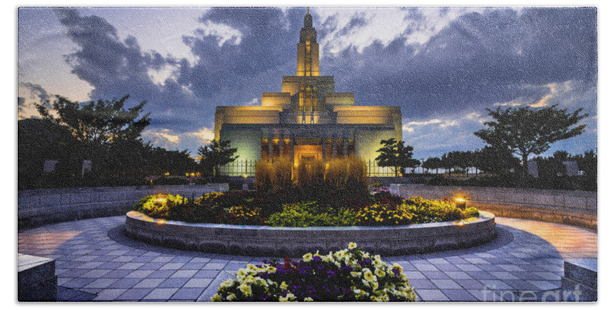 Draper Hand Towel featuring the photograph Draper Mormon LDS Temple - Utah by Gary Whitton