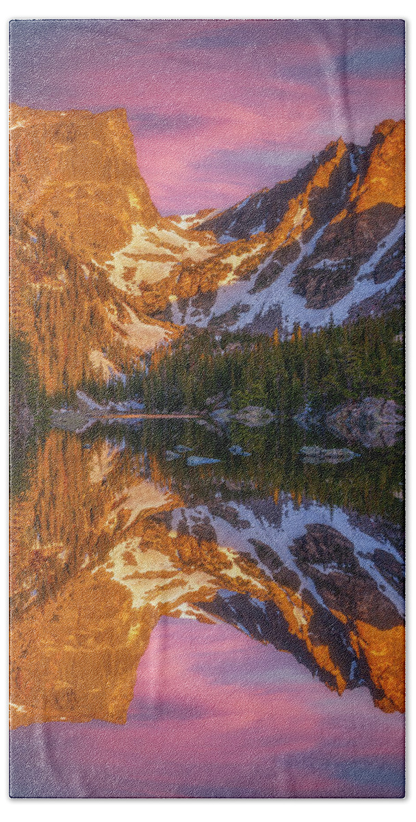 Sunrise Hand Towel featuring the photograph Dreaming by Darren White