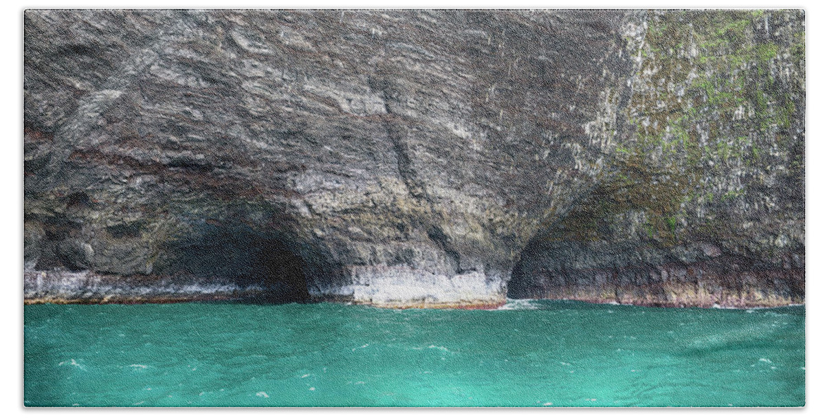 Napali Coast Bath Towel featuring the photograph Dual Caves by Jason Wolters