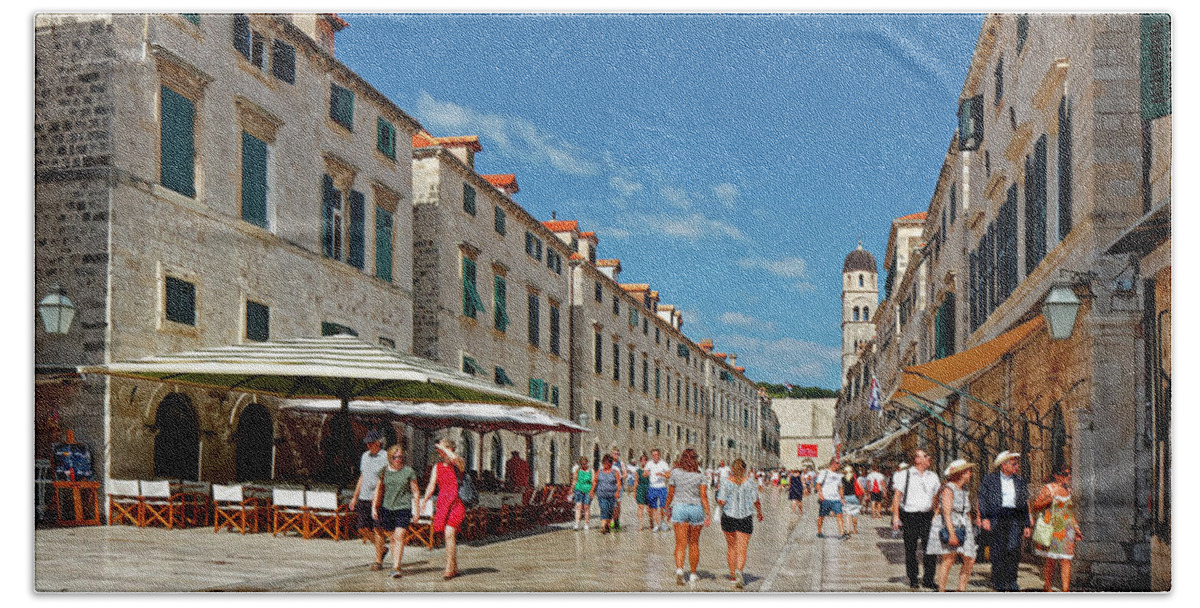 Placa Bath Towel featuring the photograph Dubrovnik Main Street by Sally Weigand