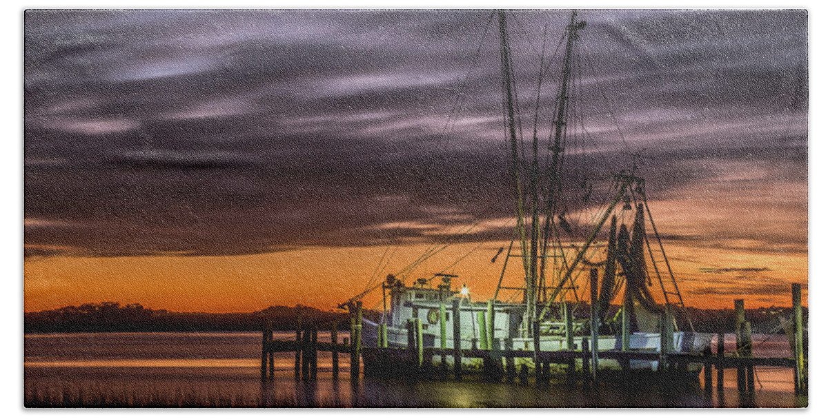 Shrimpboat Bath Towel featuring the photograph Dusk Meets Night by Donnie Whitaker